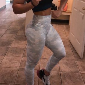 P’tula Desa'ree frosted camo leggings